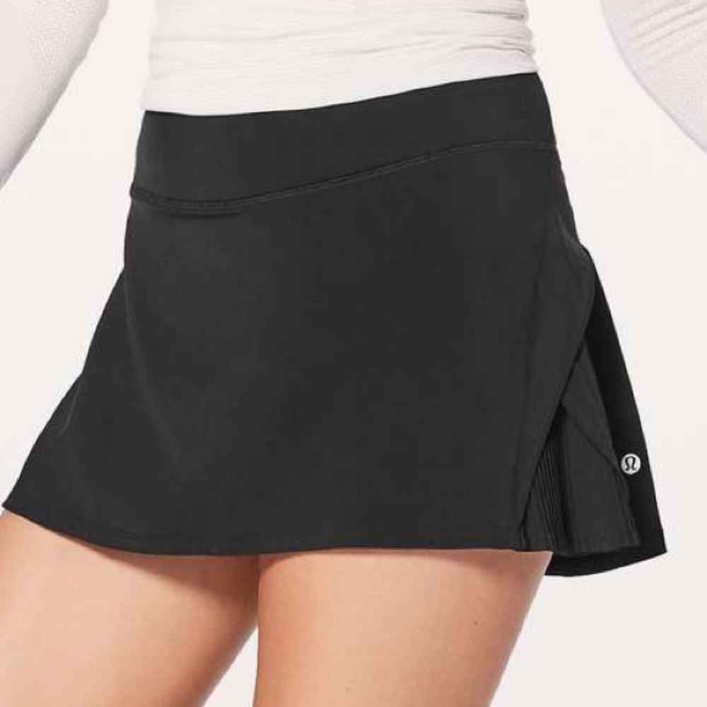 Play Off the Pleats Lululemon tennis skirt black size 4